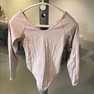Lululemon women’s mauve pink long sleeve bodysuit
